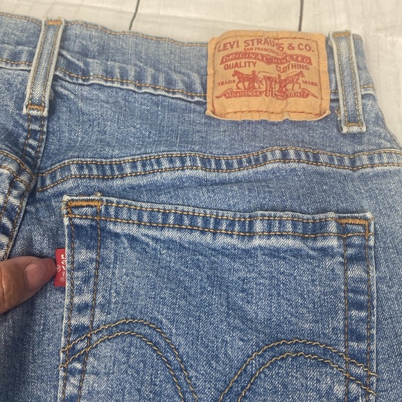 Levi’s Women’s Jeans 550 Relaxed Boot Cut (Size 6L) – Dated Early 2000’s - Picture 5 of 10